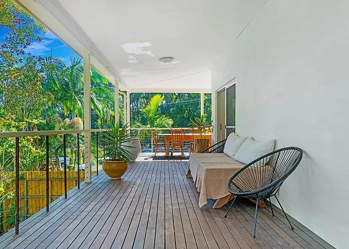 Fuller Holidays - The Rock Belongil Beach Byron Bay